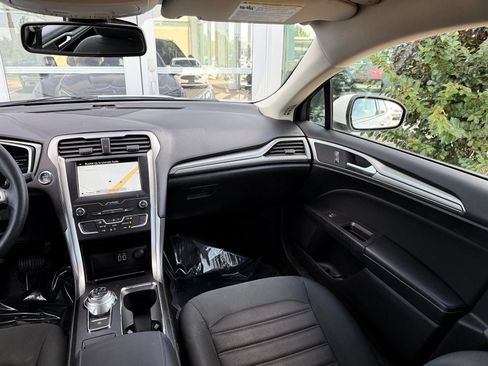 Used 2019 Ford Fusion SE FWD image 23