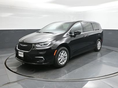 New 2026 Chrysler Pacifica Select