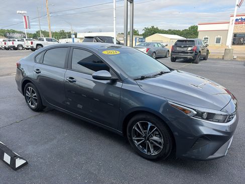 Used 2024 Kia Forte LXS FWD image 3