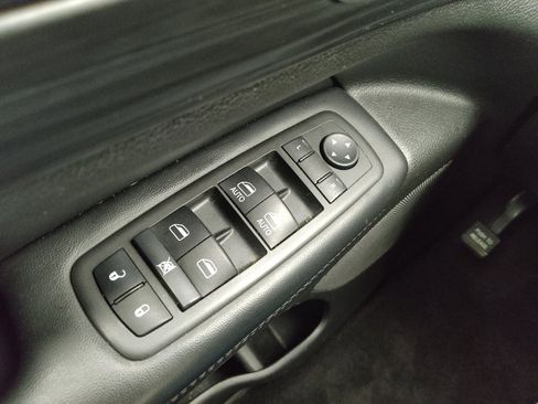 Used 2021 Jeep Grand Cherokee Laredo AWD/4WD image 27