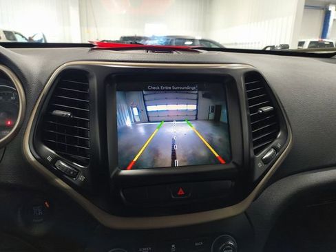 Used 2014 Jeep Cherokee Latitude w/ Comfort/Convenience Group AWD/4WD image 14