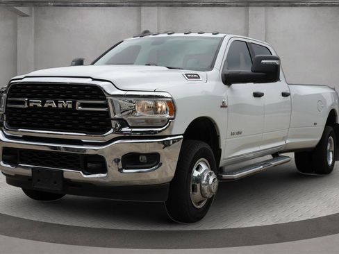 Used 2024 RAM 3500 Big Horn AWD/4WD image 1