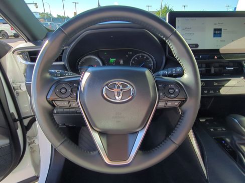 Used 2024 Toyota Venza Nightshade image 17