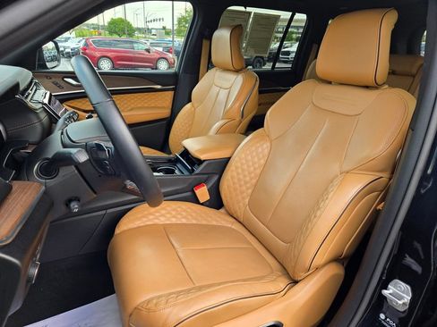 Used 2022 Jeep Grand Cherokee Summit w/ Luxury Tech Group V AWD/4WD image 16