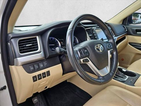 Used 2018 Toyota Highlander Limited Platinum AWD/4WD image 10