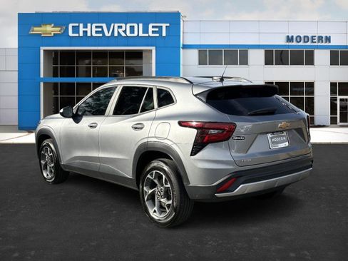 Used 2024 Chevrolet Trax LT w/ Driver Confidence Package image 3