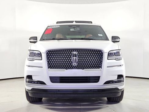 Used 2022 Lincoln Navigator Reserve image 3