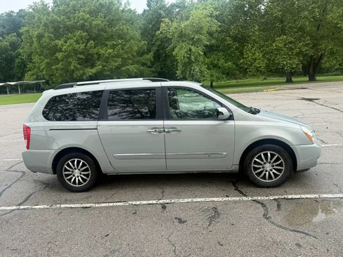 Used 2012 Kia Sedona EX w/ Luxury Pkg FWD image 4