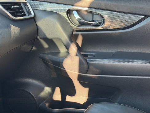 Used 2015 Nissan Rogue SL w/ SL Premium Package AWD/4WD image 16