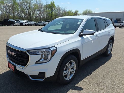 Used 2023 GMC Terrain SLE image 4