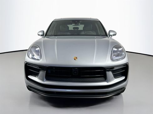 Certified 2025 Porsche Macan image 7
