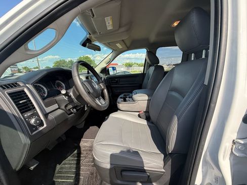 Used 2017 RAM 1500 Express RWD image 12