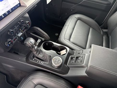 New 2025 Ford Bronco Outer Banks w/ Sasquatch Package image 39