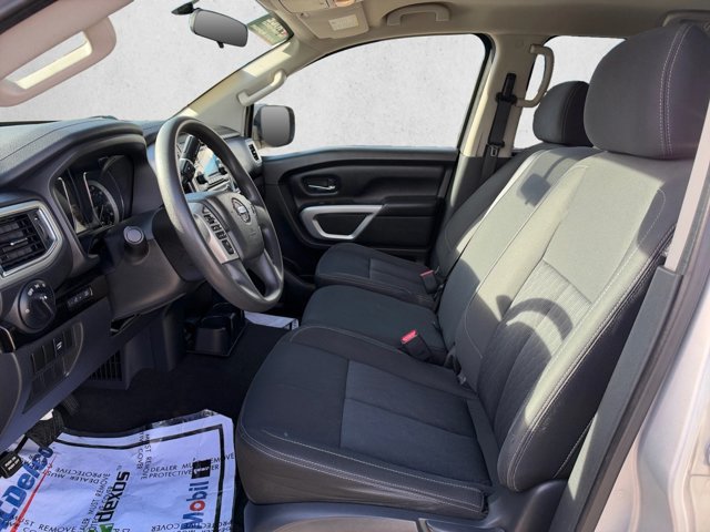 Used 2018 Nissan Titan SV AWD/4WD image 17