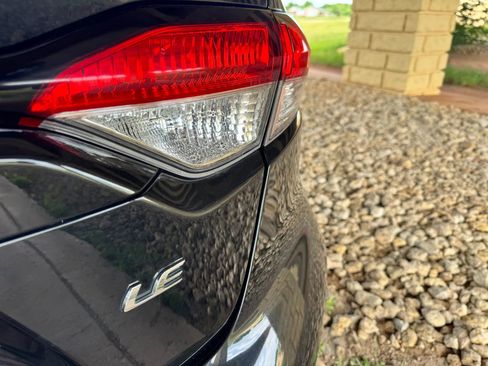 Used 2020 Toyota Corolla LE FWD image 20