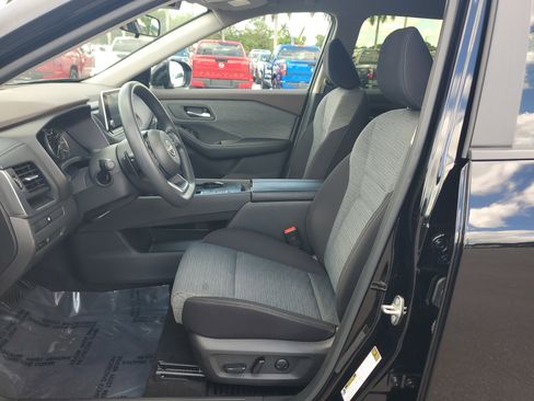 Used 2023 Nissan Rogue SV image 11