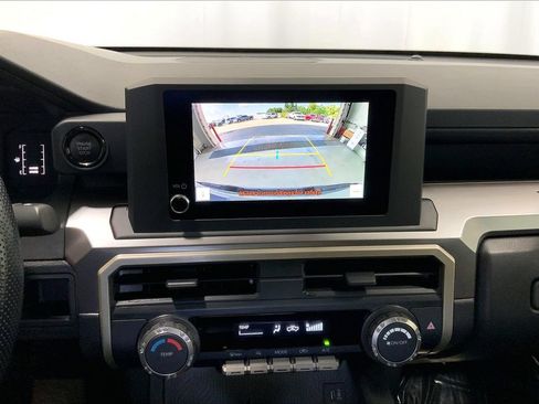Used 2025 Toyota Tacoma SR5 AWD/4WD image 24
