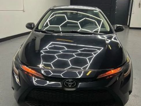 Used 2021 Toyota Corolla LE image 2