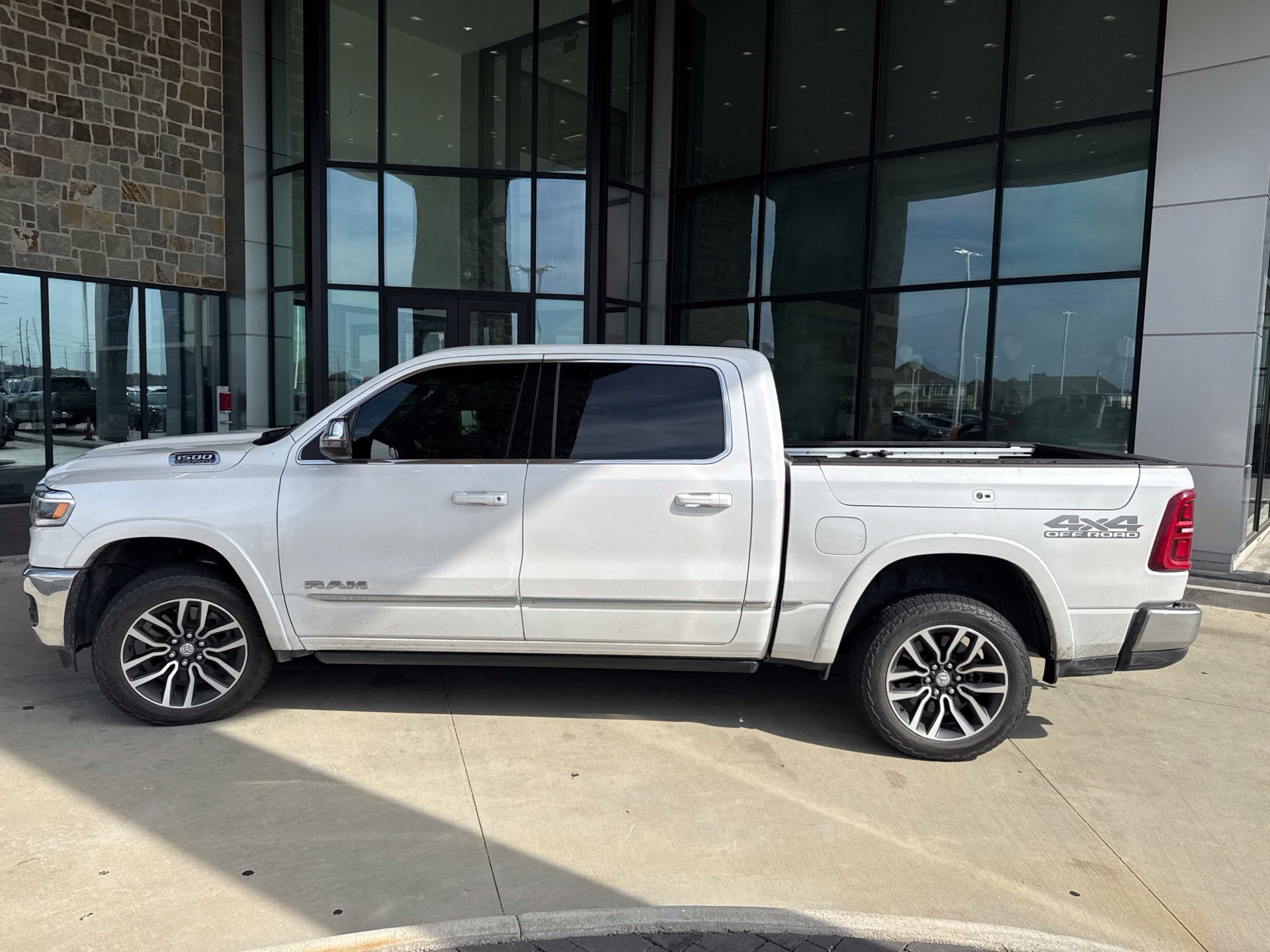 Used 2025 RAM 1500 Limited w/ Off Road Group AWD/4WD image 6