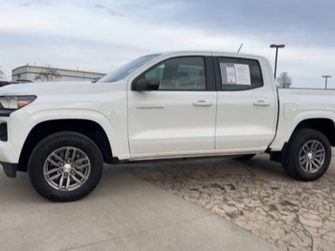 Used 2023 Chevrolet Colorado LT w/ LT Convenience Package image 5