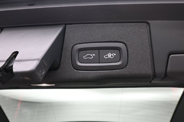 Used 2024 Volvo XC60 B5 Plus w/ Protection Package Premier AWD/4WD image 29