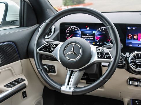 Certified 2025 Mercedes-Benz GLA 250 4MATIC image 15