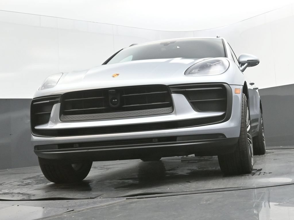 Certified 2026 Porsche Macan AWD/4WD image 36