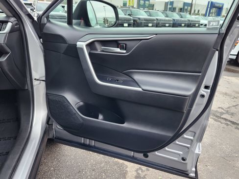 Used 2021 Toyota RAV4 XLE Premium image 28