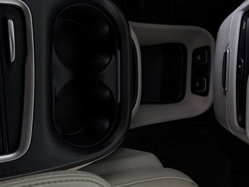 Used 2017 Chrysler Pacifica Touring-L Plus FWD image 25