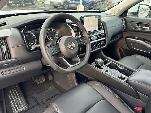 Used 2025 Nissan Pathfinder SL w/ SL Premium Package AWD/4WD image 30