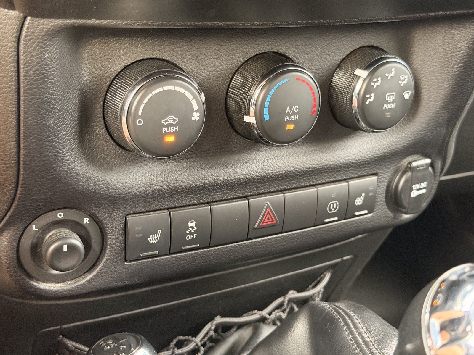 Used 2015 Jeep Wrangler Unlimited Sahara w/ Dual Top Group AWD/4WD image 24
