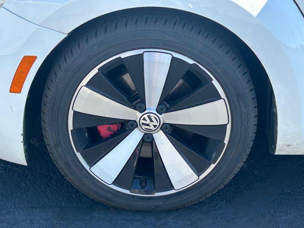 Used 2014 Volkswagen Beetle R-Line FWD image 10