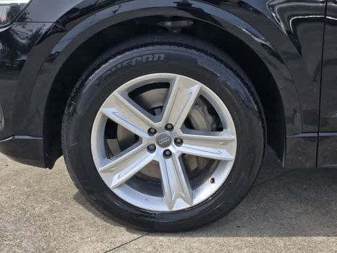 Used 2019 Audi Q8 Premium w/ Convenience Package AWD/4WD image 8