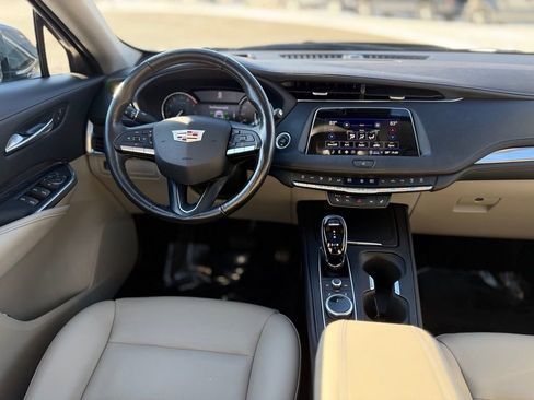 Used 2022 Cadillac XT4 Luxury w/ Cold Weather Package image 11