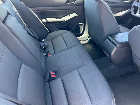 Used 2024 Nissan Altima 2.5 SV FWD image 13