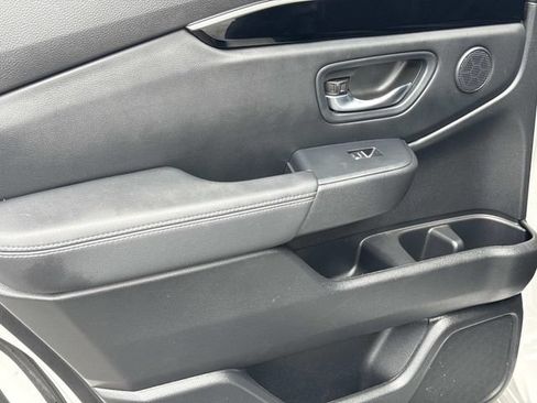 Certified 2025 Honda Pilot EX-L image 12