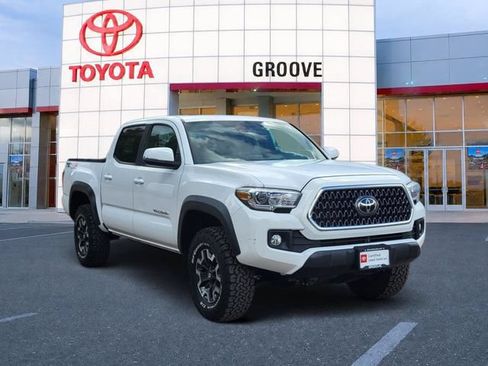 Used 2019 Toyota Tacoma TRD Off-Road AWD/4WD image 8