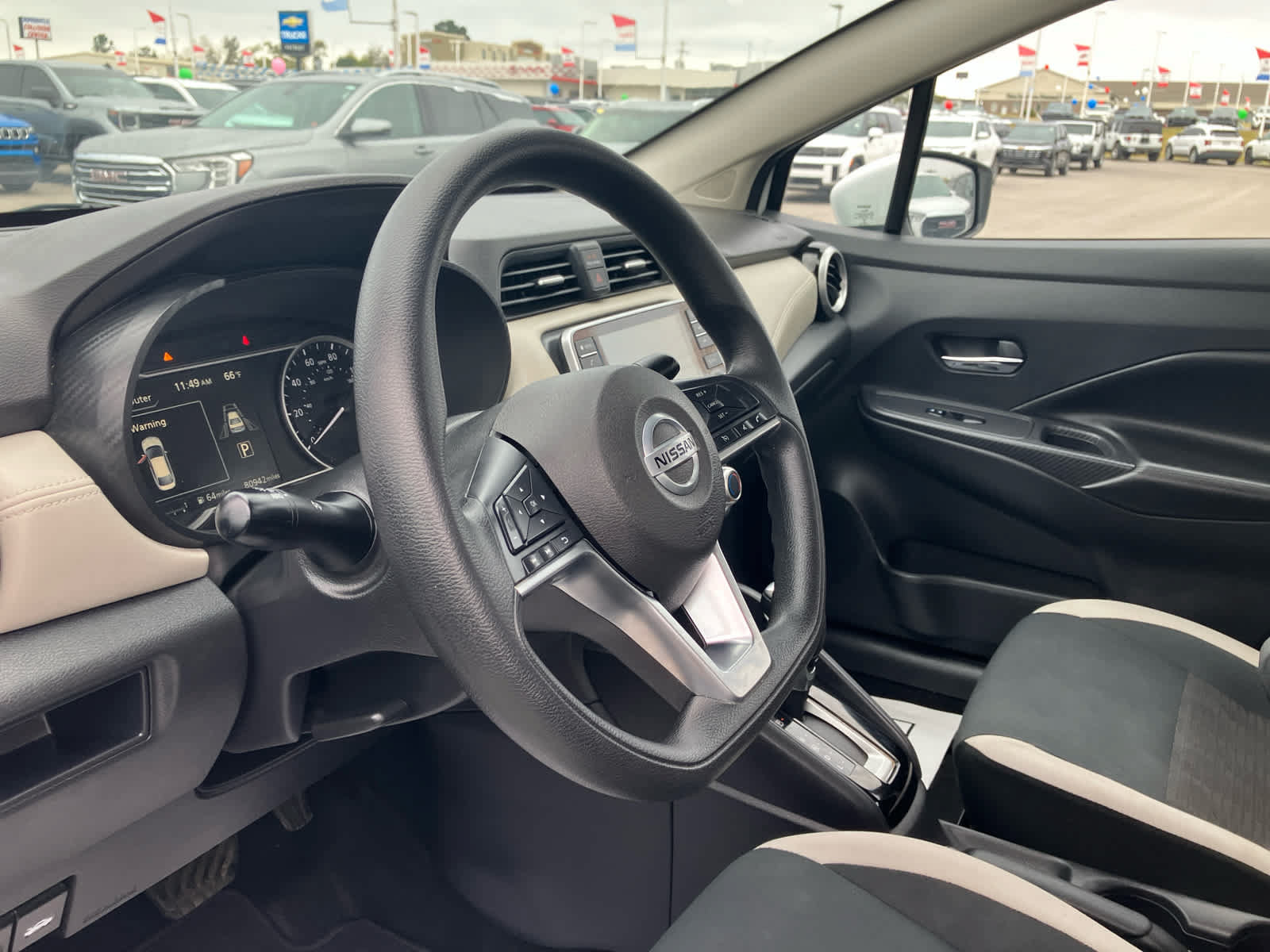 Used 2020 Nissan Versa SV FWD image 9