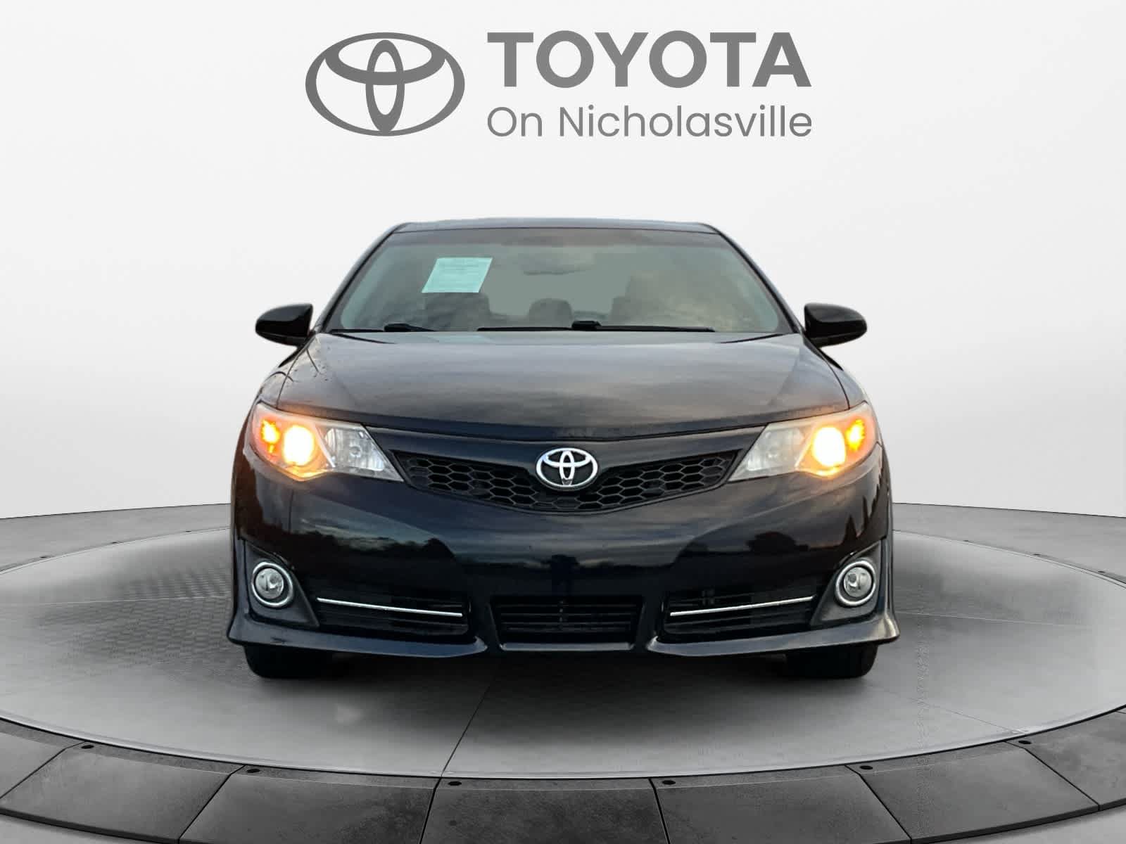 Used 2013 Toyota Camry SE w/ Leather Pkg FWD image 8