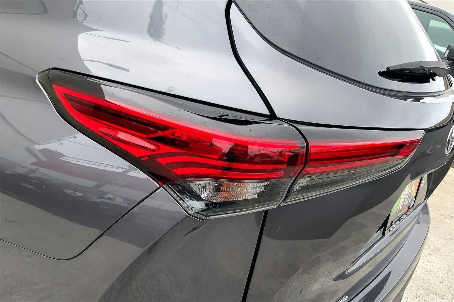 Used 2022 Toyota Highlander XLE AWD/4WD image 32
