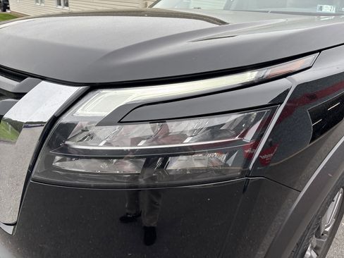 Used 2025 Nissan Pathfinder SV AWD/4WD image 9