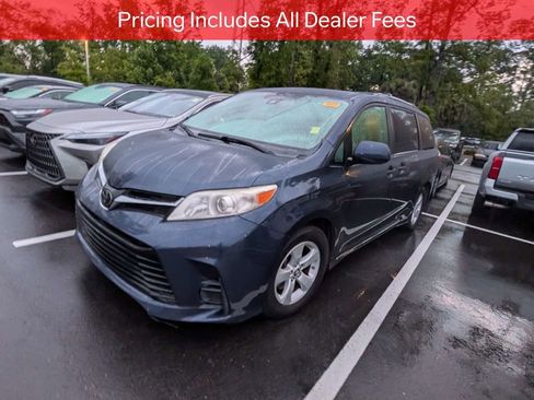 Used 2020 Toyota Sienna LE FWD image 4