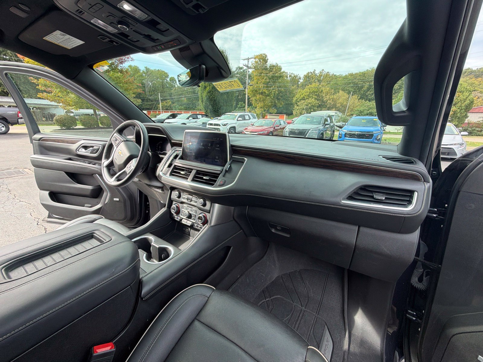 Used 2023 Chevrolet Suburban Premier w/ Premium Package AWD/4WD image 35