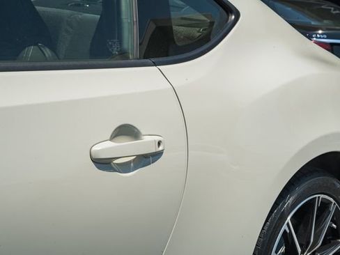 Used 2017 Toyota 86 RWD image 12