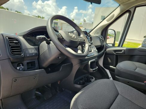 Used 2025 RAM ProMaster 2500 w/ U-Haul Equipment Group FWD image 9