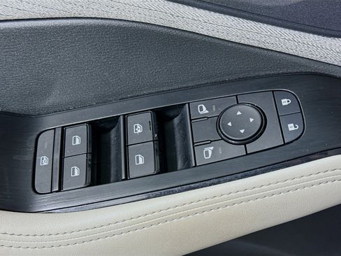 Used 2022 Nissan Rogue SV image 24