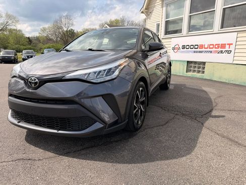 Used 2021 Toyota C-HR XLE image 1