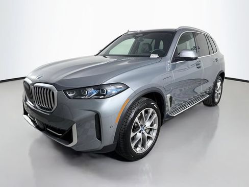 Used 2025 BMW X5 xDrive50e w/ Executive Package AWD/4WD image 3