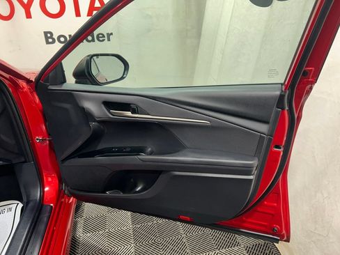 Used 2025 Toyota Camry SE FWD image 9