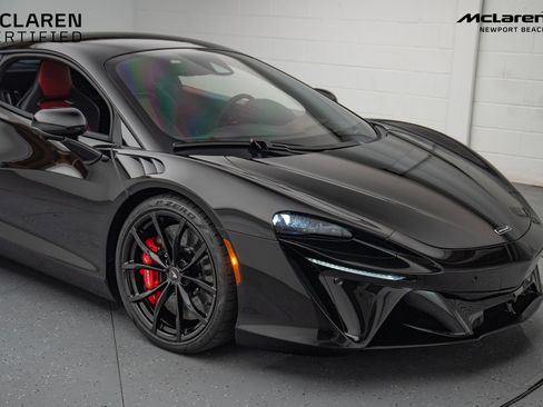 Used 2024 McLaren Artura image 2